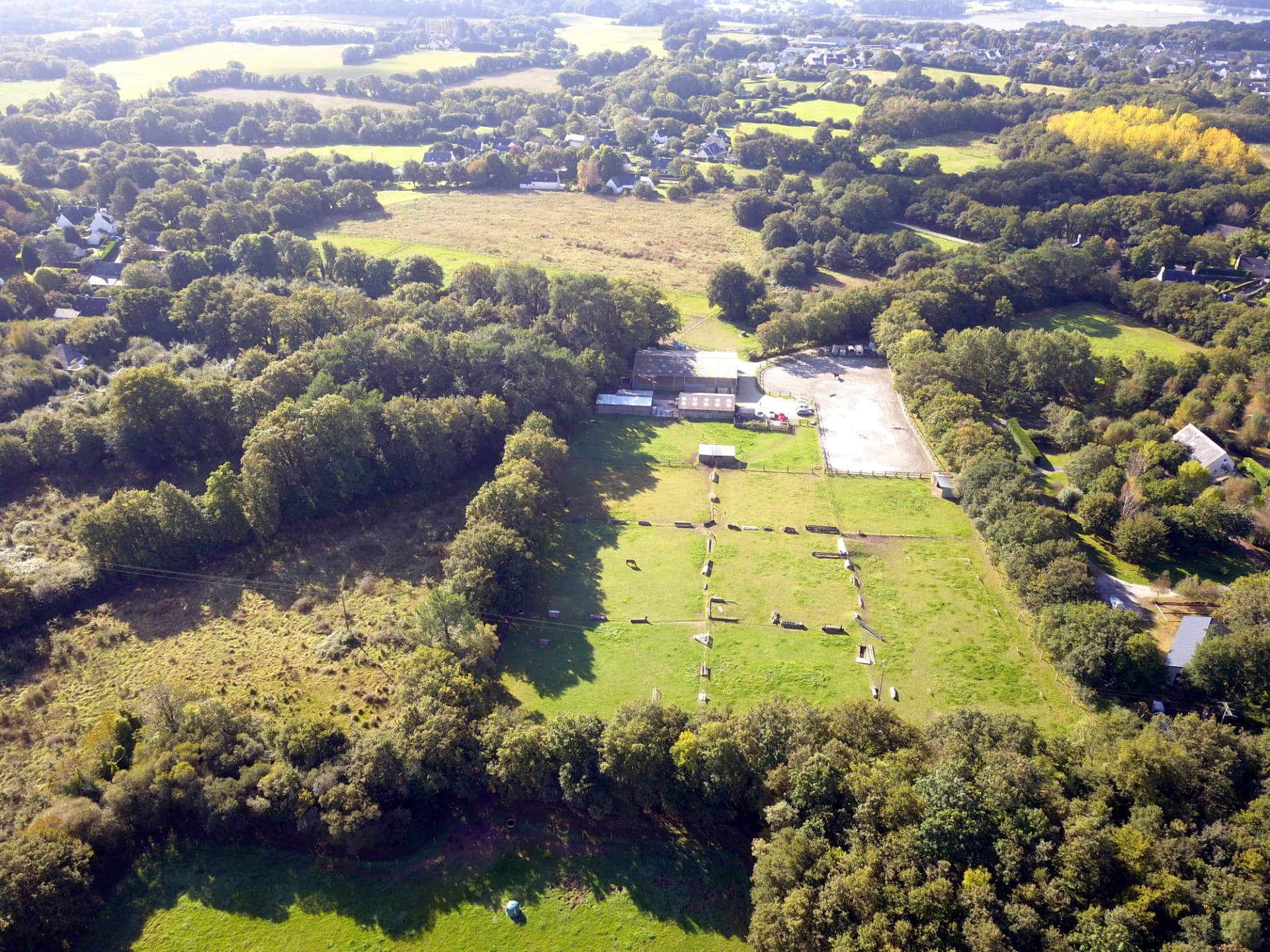 Vue aérienne du domaine des Écuries du Bono